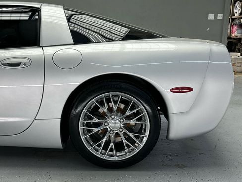 Used 2002 Chevrolet Corvette Coupe RWD image 6