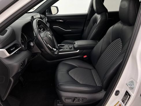 Used 2023 Toyota Highlander XSE AWD/4WD image 11