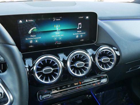 Used 2021 Mercedes-Benz GLA 250 4MATIC image 38