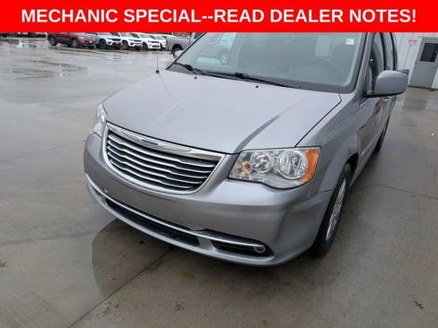 Used 2014 Chrysler Town & Country Touring image 21