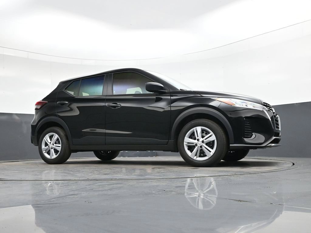 Certified 2025 Nissan Kicks Play S FWD image 35