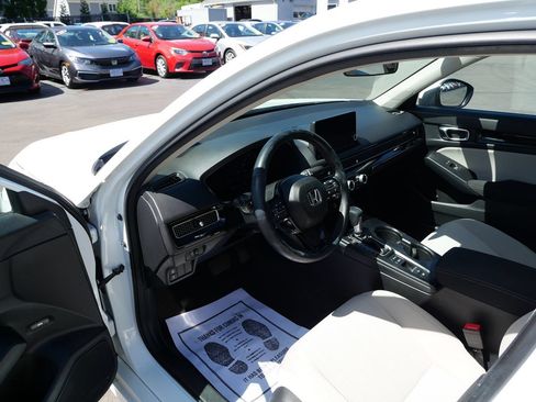 Used 2022 Honda Civic EX image 9