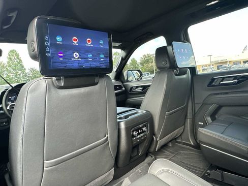 Certified 2025 Chevrolet Suburban RST w/ Advanced Technology Package AWD/4WD image 19