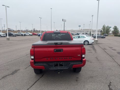 Used 2019 Toyota Tacoma TRD Sport image 4