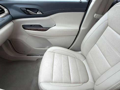 Used 2021 GMC Acadia Denali w/ Denali Ultimate Package image 12