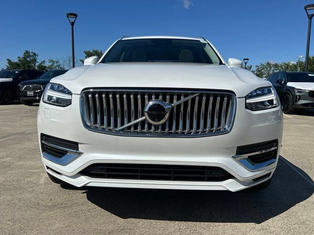 Certified 2025 Volvo XC90 T8 Plus AWD/4WD image 2