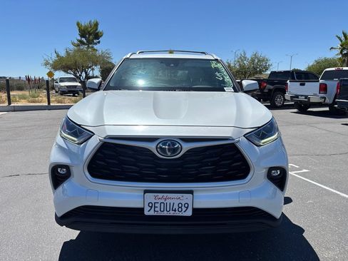 Used 2023 Toyota Highlander Bronze Edition AWD/4WD image 2