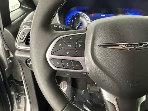 New 2026 Chrysler Pacifica Select AWD/4WD image 25