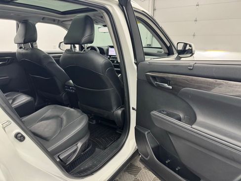 Used 2021 Toyota Highlander Platinum image 39