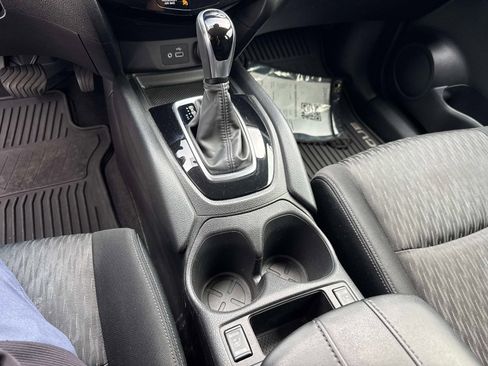 Used 2020 Nissan Rogue SV image 26