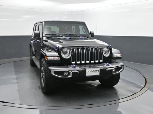 Used 2022 Jeep Wrangler Unlimited Sahara w/ Cold Weather Group AWD/4WD image 17