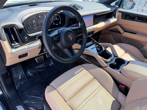 Certified 2024 Porsche Cayenne S AWD/4WD image 4