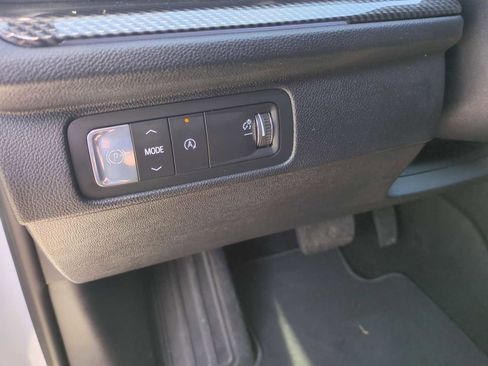 Used 2026 Chevrolet Traverse High Country image 36