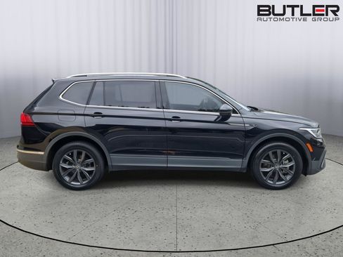 Used 2022 Volkswagen Tiguan SE FWD image 3
