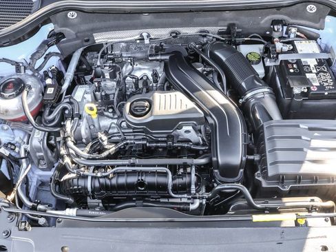 Used 2024 Volkswagen Taos SE image 40