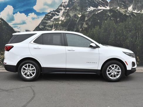 Used 2024 Chevrolet Equinox LT AWD/4WD image 2