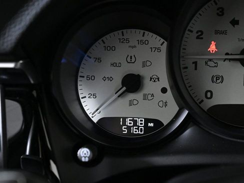 Certified 2024 Porsche Macan image 13