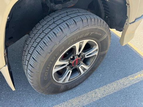 Used 2020 Toyota Tacoma TRD Sport w/ TRD Premium Sport Package AWD/4WD image 29