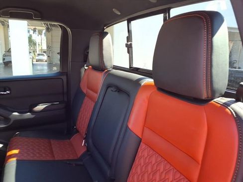 Used 2025 Nissan Frontier Pro-X image 18
