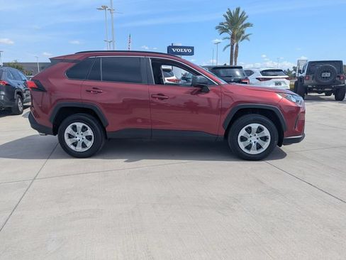 Used 2019 Toyota RAV4 LE w/ Carpet Mat Package FWD image 5