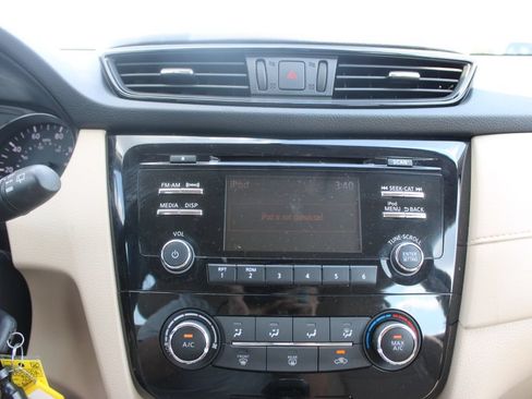 Used 2017 Nissan Rogue S FWD image 33