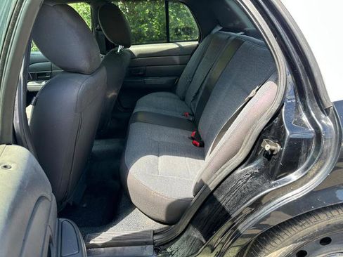 Used 2011 Ford Crown Victoria Police Interceptor image 12