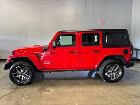 Used 2024 Jeep Wrangler Unlimited w/ Convenience Group AWD/4WD image 2