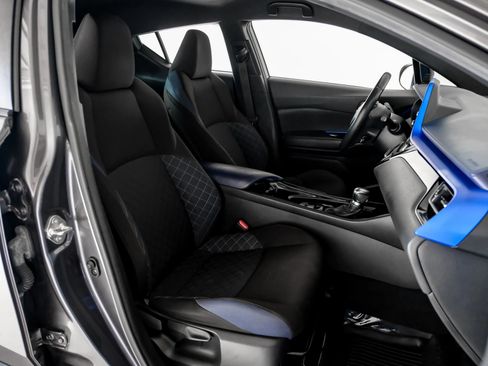Used 2021 Toyota C-HR XLE FWD image 30