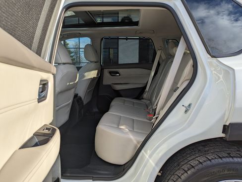 Used 2021 Nissan Rogue SV w/ Premium Package image 36