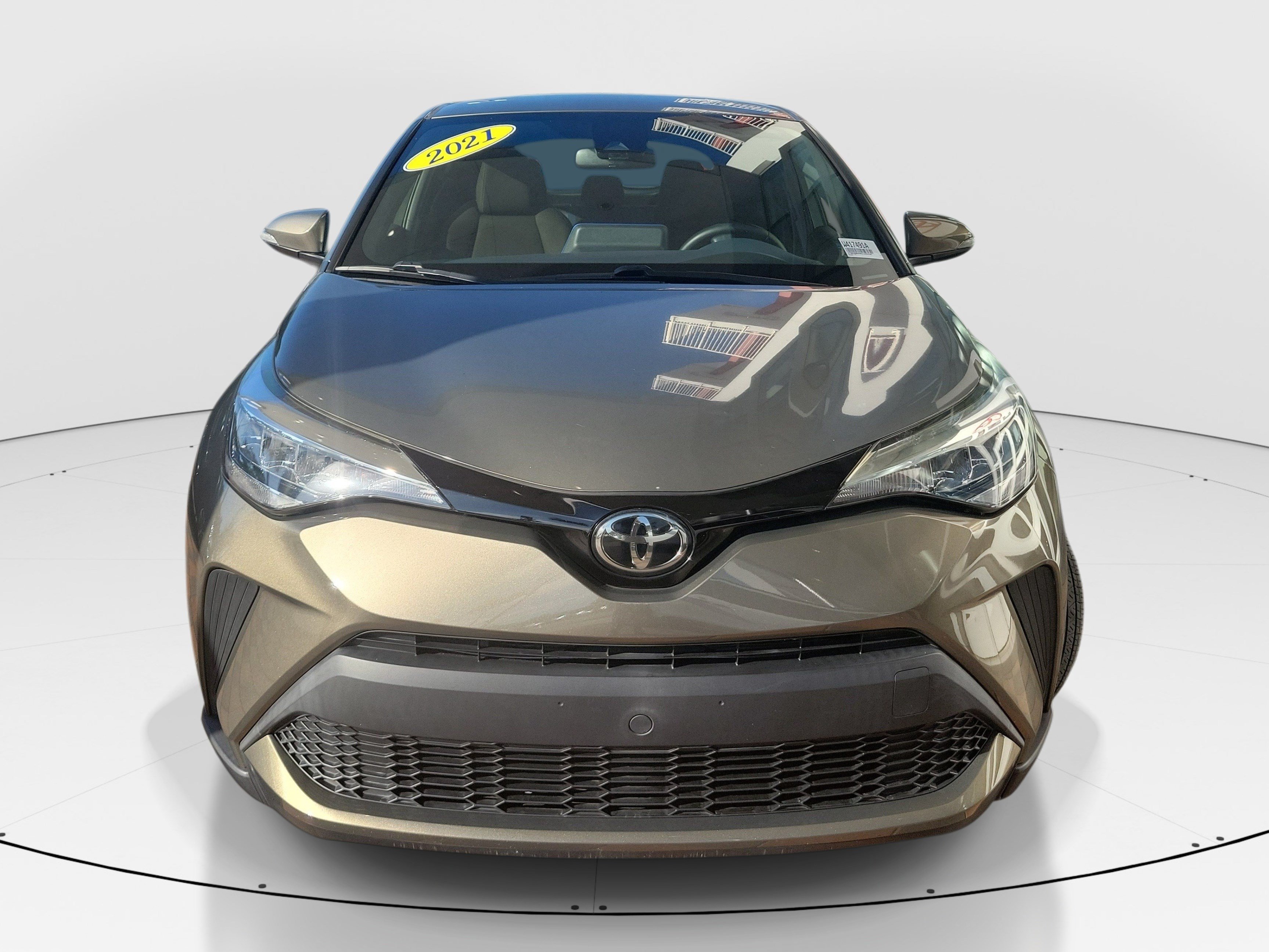 Used 2021 Toyota C-HR XLE FWD image 2