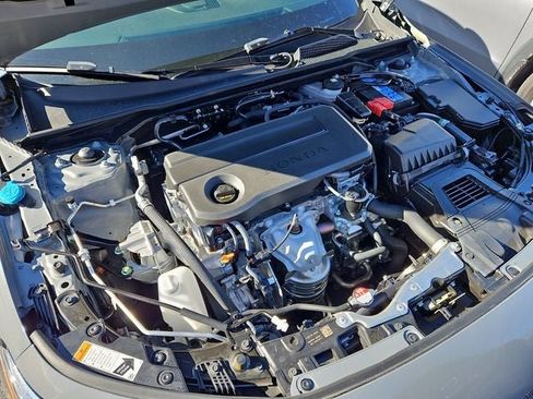 Used 2025 Honda Civic Sport image 32