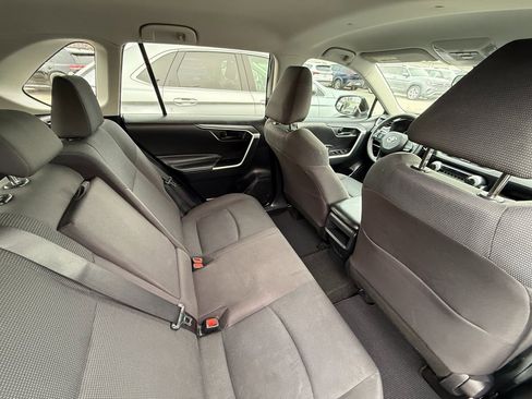 Used 2019 Toyota RAV4 LE image 14
