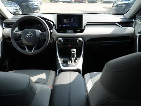 Used 2025 Toyota RAV4 XLE Premium image 20