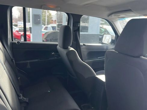 Used 2009 Jeep Liberty Sport image 17