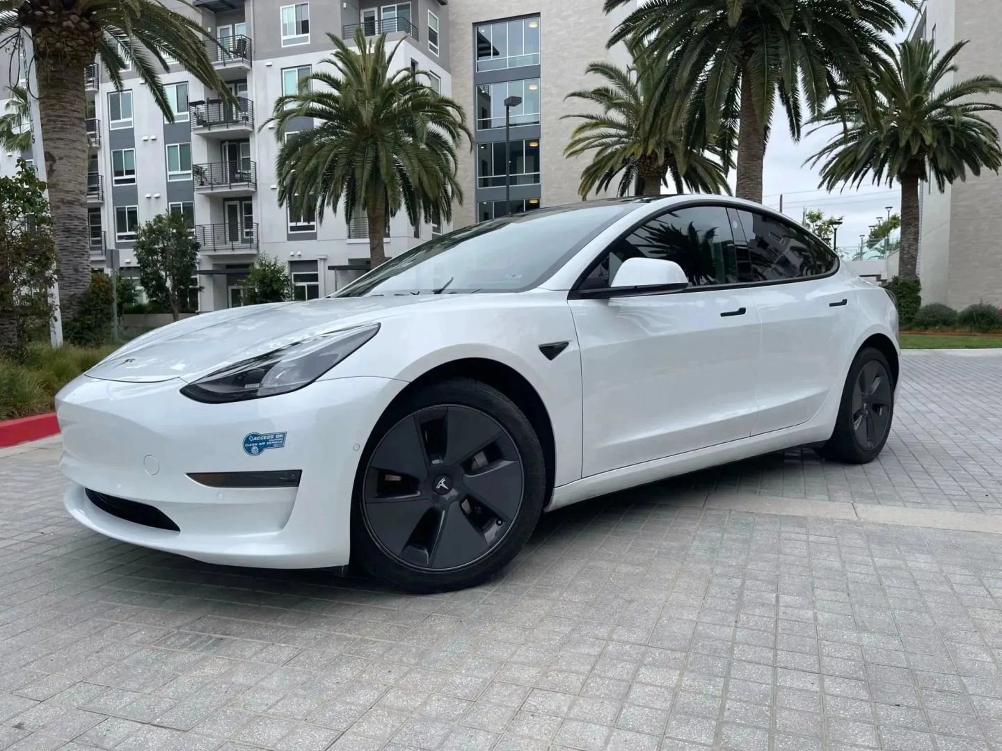 Used 2023 Tesla Model 3 Standard Range RWD image 8