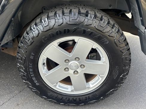 Used 2011 Jeep Wrangler Sahara w/ Dual Top Group AWD/4WD image 35
