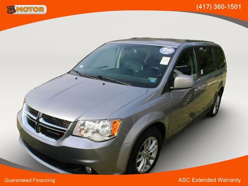 Used 2018 Dodge Grand Caravan SXT FWD image 2