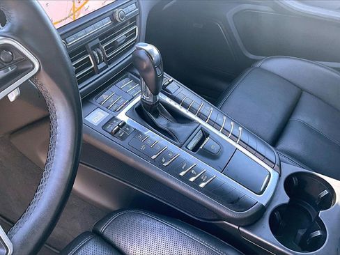 Used 2020 Porsche Macan image 14