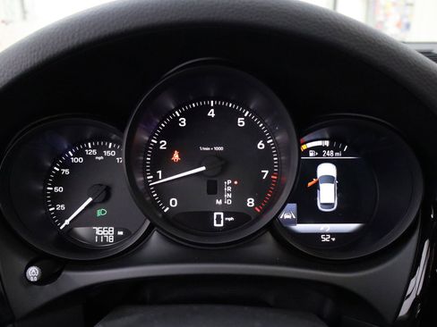 Used 2024 Porsche Macan image 18