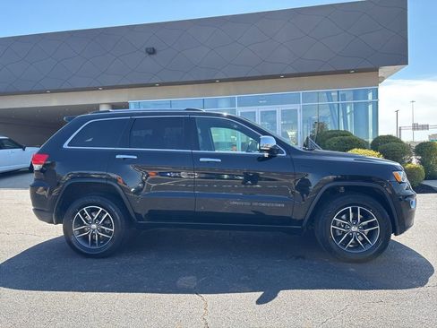 Used 2017 Jeep Grand Cherokee Limited w/ Trailer Tow Group IV AWD/4WD image 4