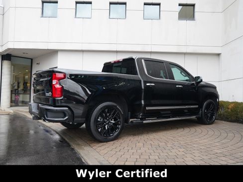 Used 2024 Chevrolet Silverado 1500 High Country w/ Technology Package image 3