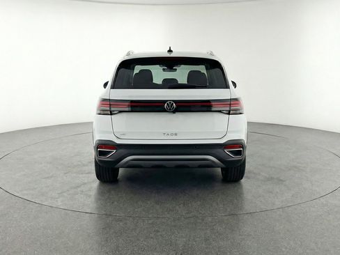 Used 2025 Volkswagen Taos SE image 7