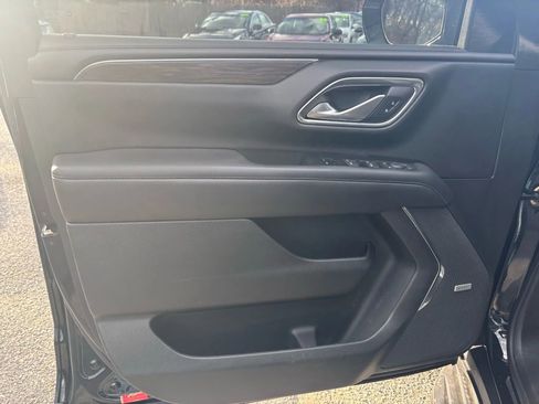 Used 2022 Chevrolet Suburban LT w/ Luxury Package image 8