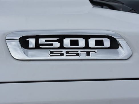 Used 2025 RAM 1500 Laramie AWD/4WD image 12