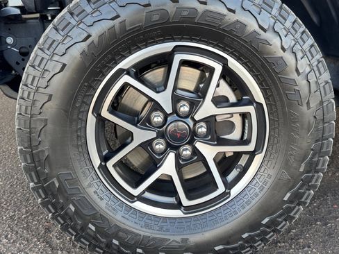 Used 2025 Jeep Gladiator Rubicon w/ Steel Bumper Group AWD/4WD image 16