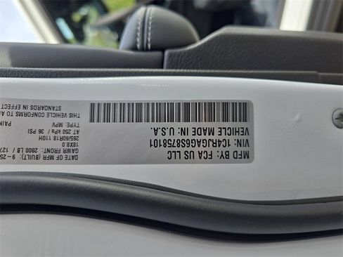 New 2025 Jeep Grand Cherokee Laredo X image 36