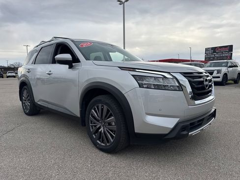 Used 2024 Nissan Pathfinder SL w/ SL Premium Package image 9