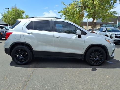 Used 2021 Chevrolet Trax LT w/ Sport Edition FWD image 6