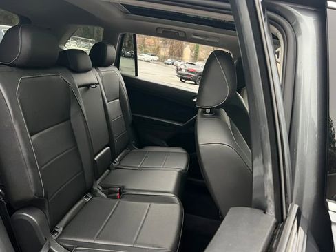 Used 2021 Volkswagen Tiguan SE w/ Panoramic Sunroof Package image 31