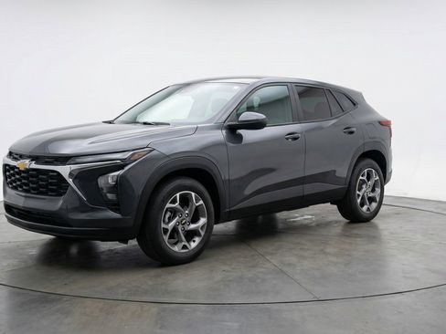 Used 2025 Chevrolet Trax LT image 3